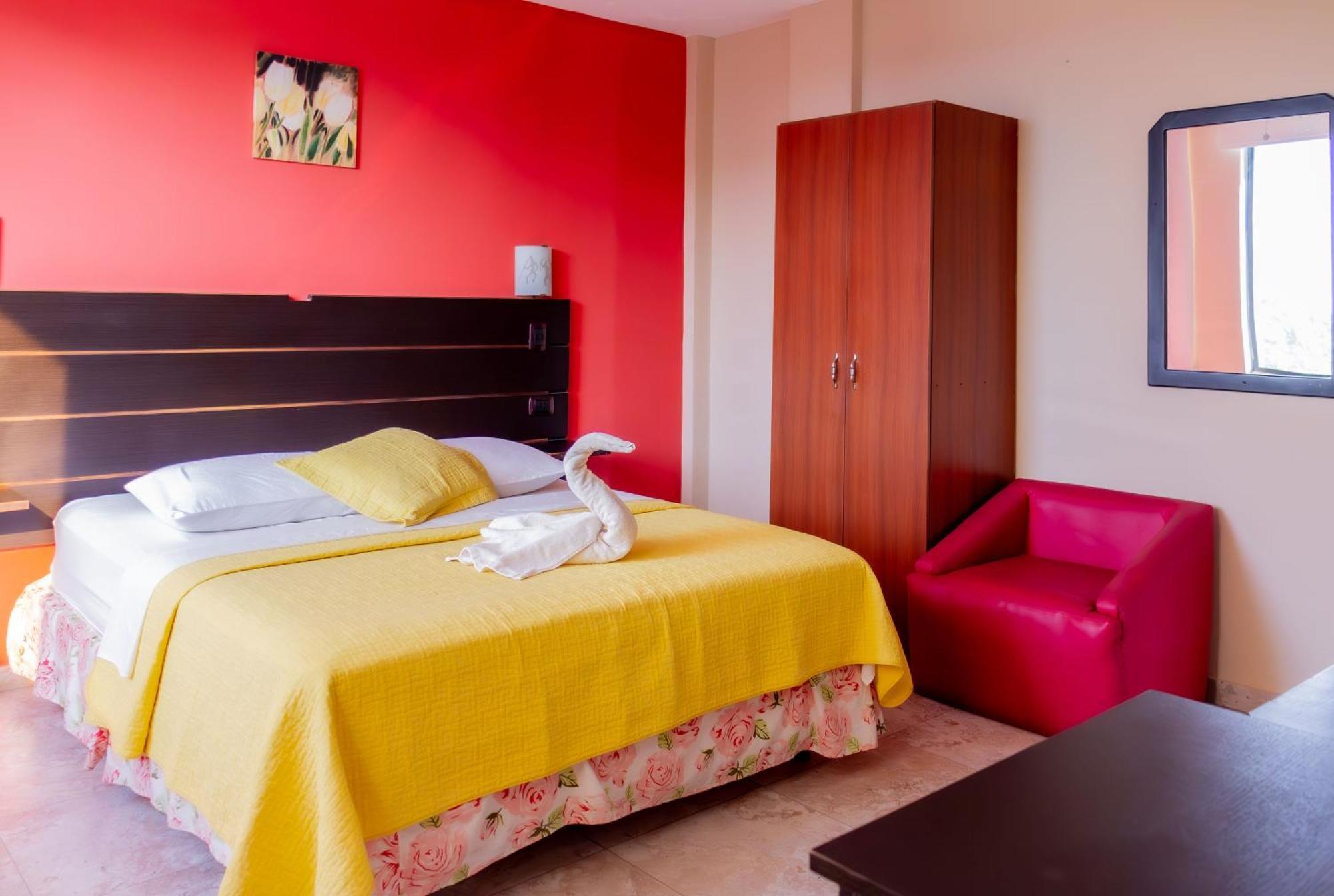 Hostal Antares Manta Esterno foto